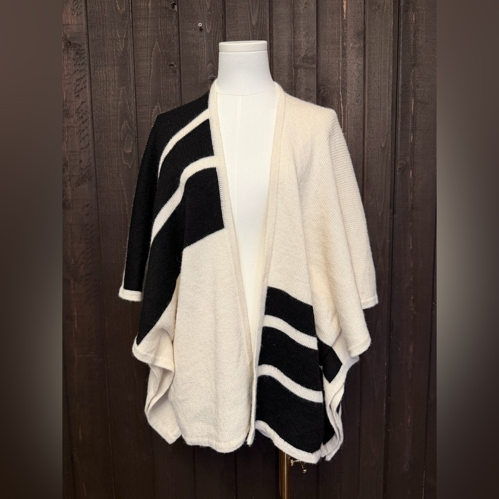 Brochu Walker Womens Alpaca/Acrylic/Wool Sweater Poncho Cardigan OS Black/White - Picture 3 of 9